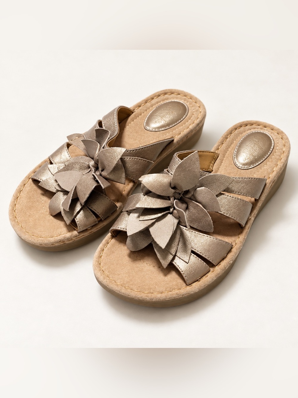 Clarks Amaya Lily Platinum Leather Floral Wedge Slides 7W NWOT
